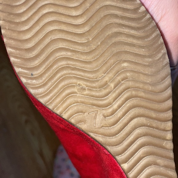 velvet red heels - Picture 4 of 4